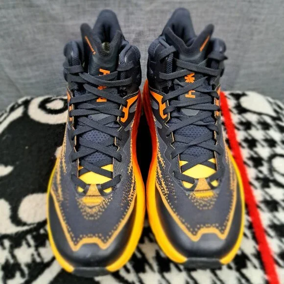 %Hoka Speedgoat 5 Shoes - Men Size 7, Women 8.5 / A 43 - Picture 3 of 13